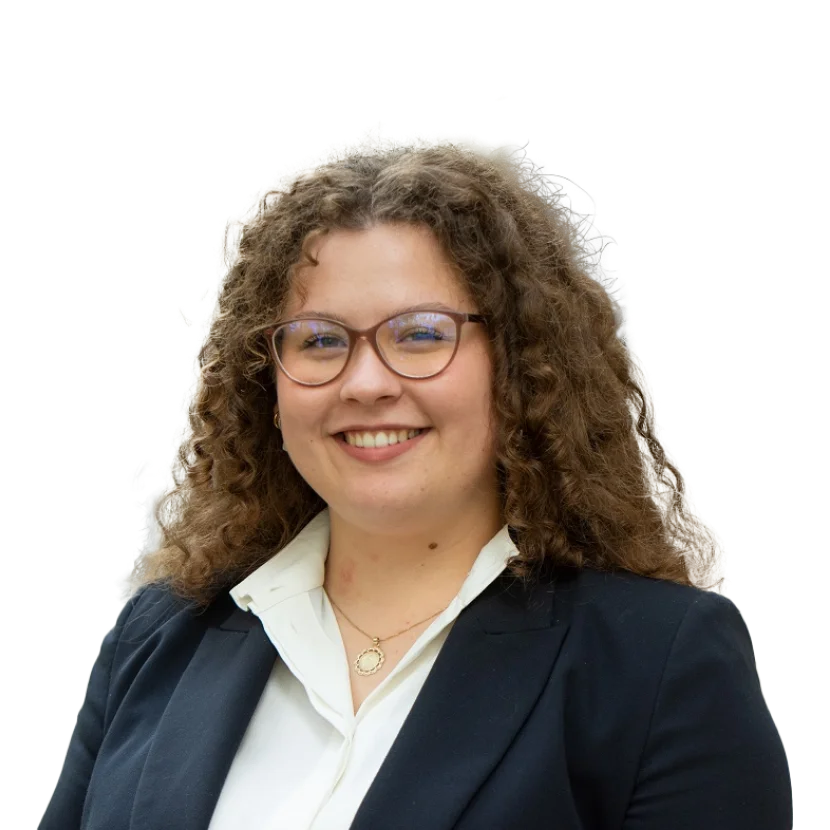 Viktoria Glavan in blauem Blazer und weißer Bluse